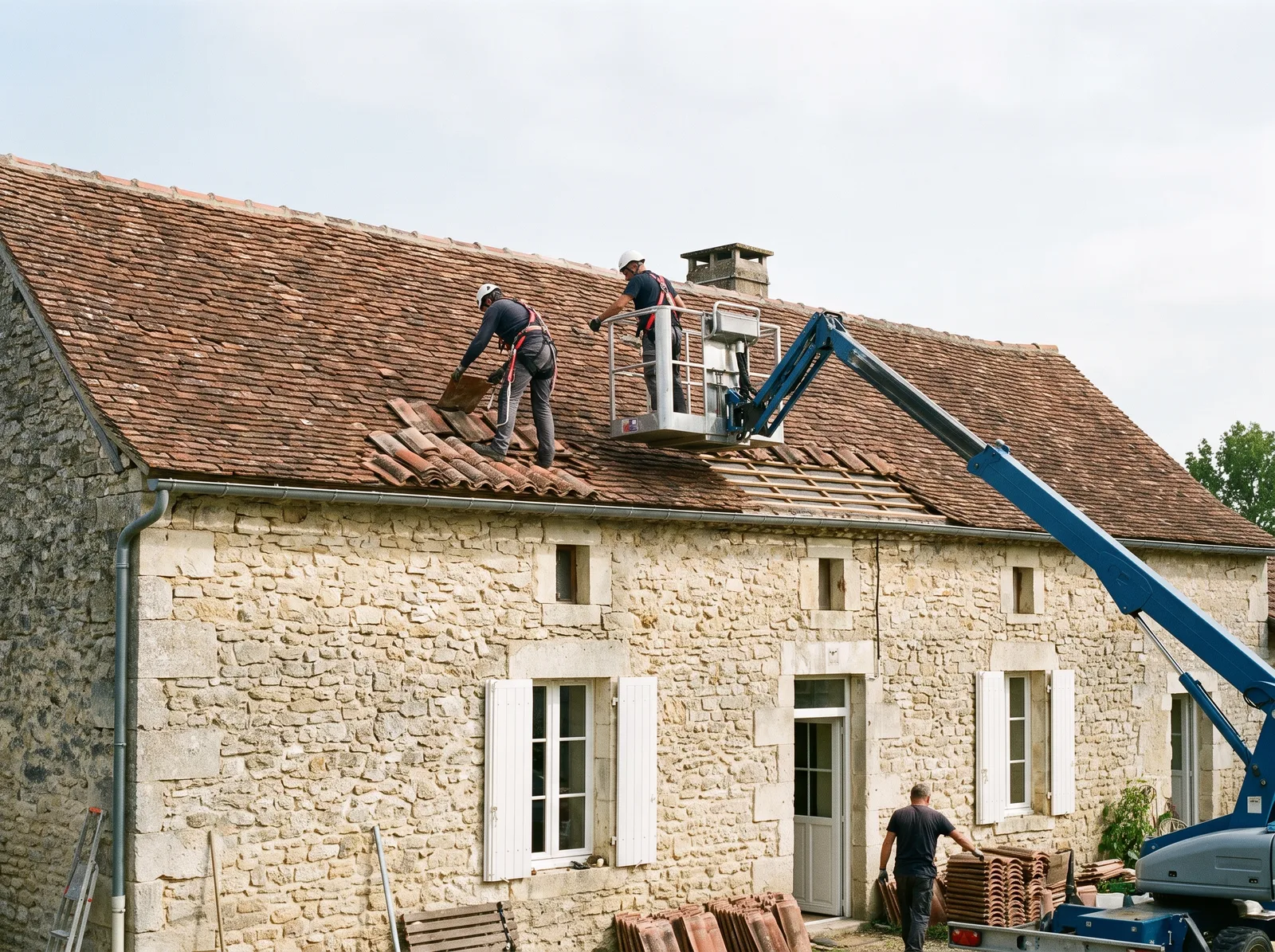 Travaux de couverture sur une maison en Gironde